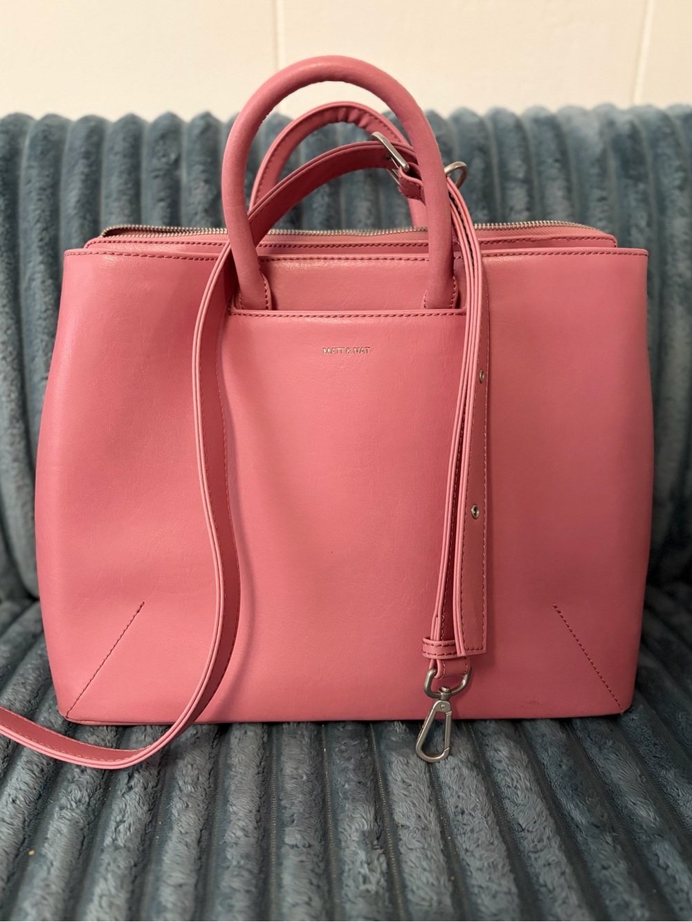 MATT & NAT Large Kintla Vintage Vegan Leather Bag in Bubblegum Pink W Strap